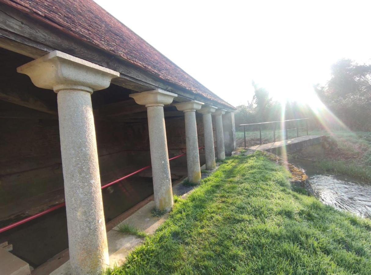 La Maison Bleue Varzy ภายนอก รูปภาพ