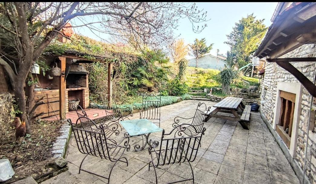 La Maison Bleue Varzy ภายนอก รูปภาพ